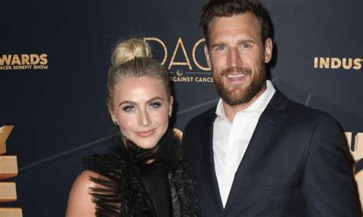 Julianne and Brooks announced their&nbsp;split in May 2020